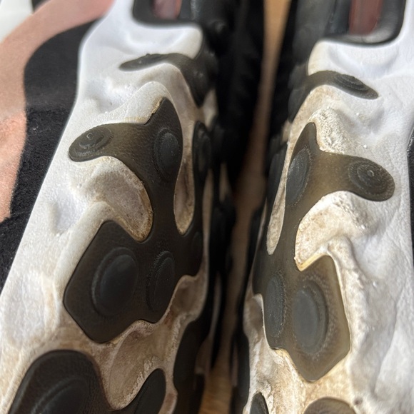 Nike Air Max 270 React Black Coral - Picture 9 of 12
